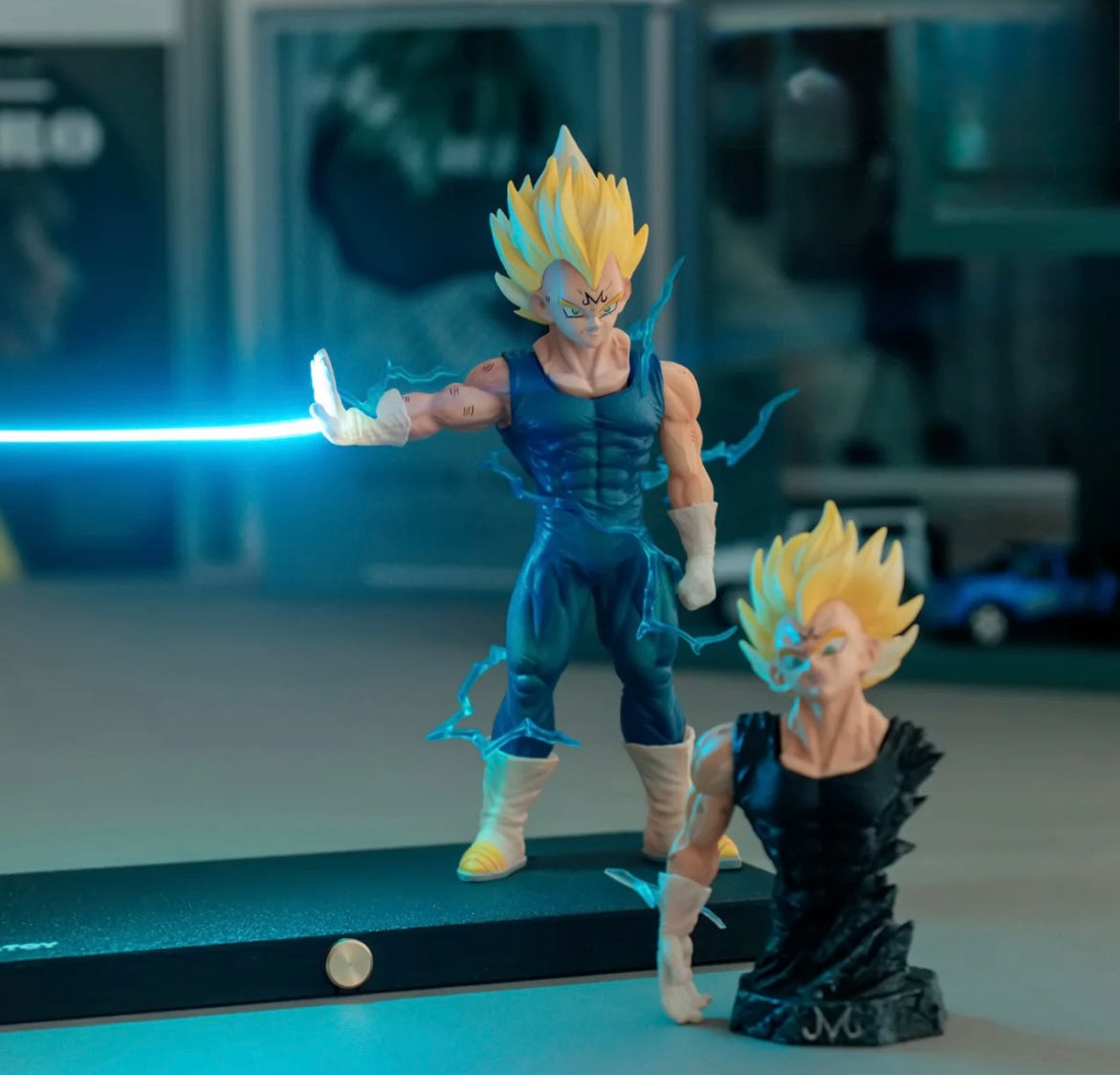 Dragon Ball Z Magnetic Night Light – Creative Goku & Vegeta Energy Beam Lamp for Desk or Room Decor